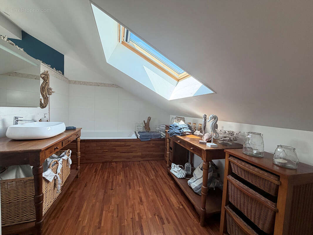 OCTEVILLE-SUR-MER - Propriété d'exception - Maison + gîte indépendant - 233.70m² - 1 939 m² - photo 20
