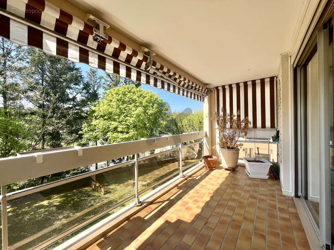 Appartement à CHARBONNIERES-LES-BAINS