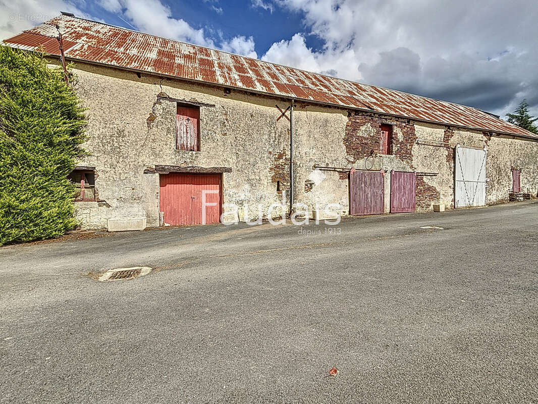 Maison à CONDE-SUR-VIRE