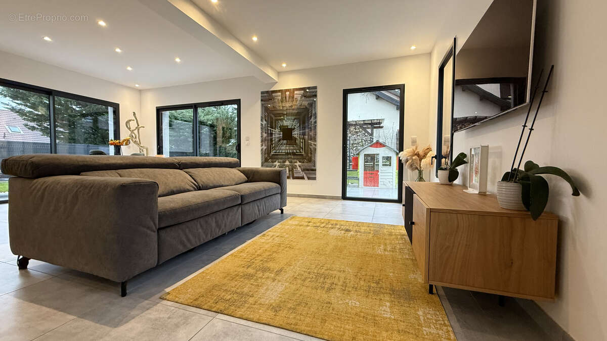 Maison à PREVESSIN-MOENS