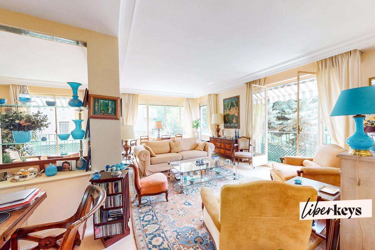 Appartement à PARIS-16E