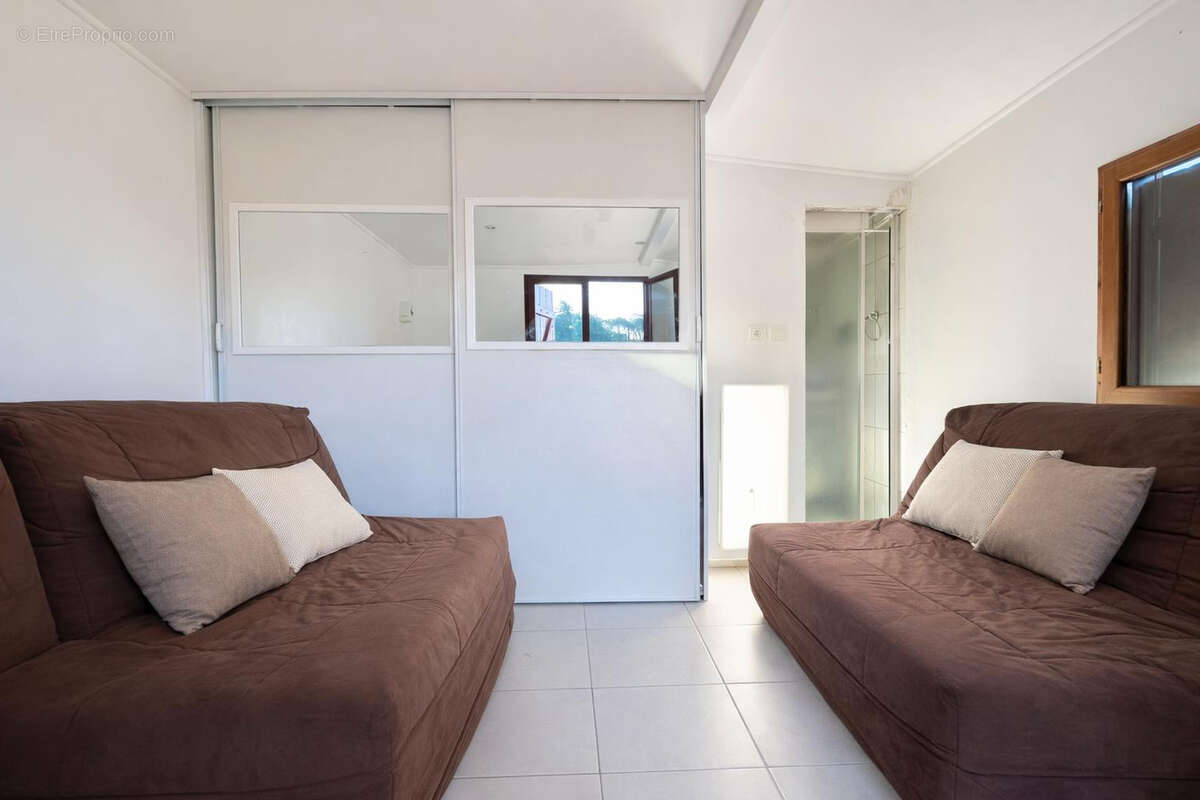 Appartement à EZE