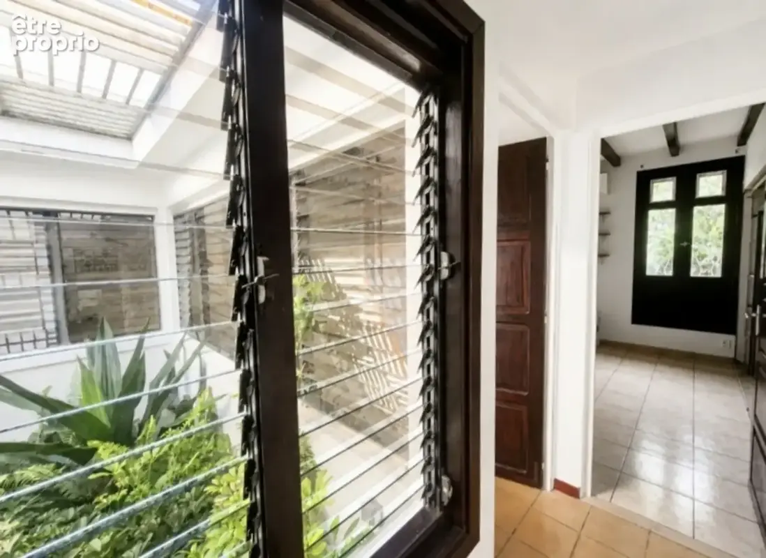 A vendre - Fort de France – Quartier Didier - Maison d'architecte – 7 Pièces – 4 Chambres + Petit T2 Indépendant - photo 6