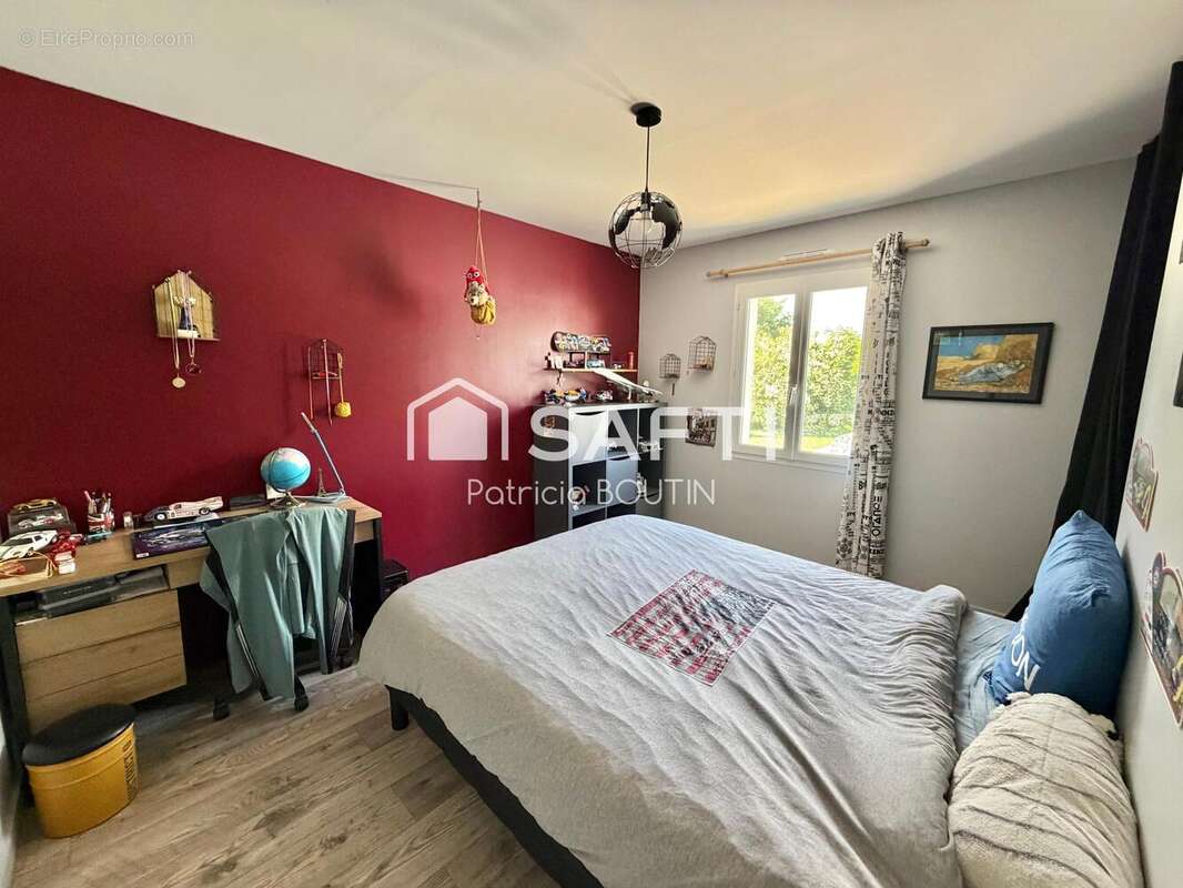 Maison 131 m² à Saint-Christophe-Sur-Roc  - photo 8