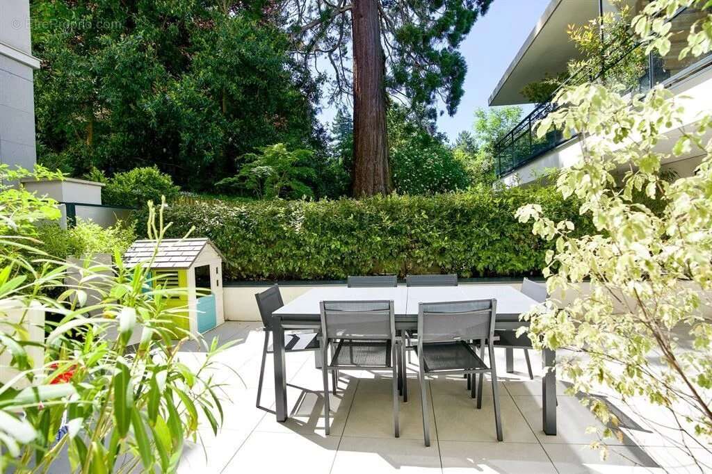 Appartement à VILLE-D'AVRAY