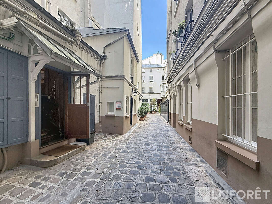Appartement à PARIS-1E