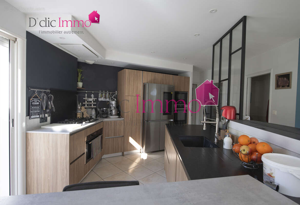 SAINT HILAIRE DE RIEZ   165 m2 habitables   4 chambres   2 garages (54 m2 et 48 m2)   Pièce SPA 32 m2   Jardin - photo 5