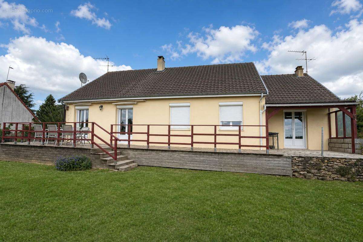 Maison à MACHAULT