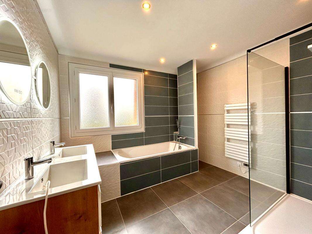 Maison à CHAMPCEVINEL