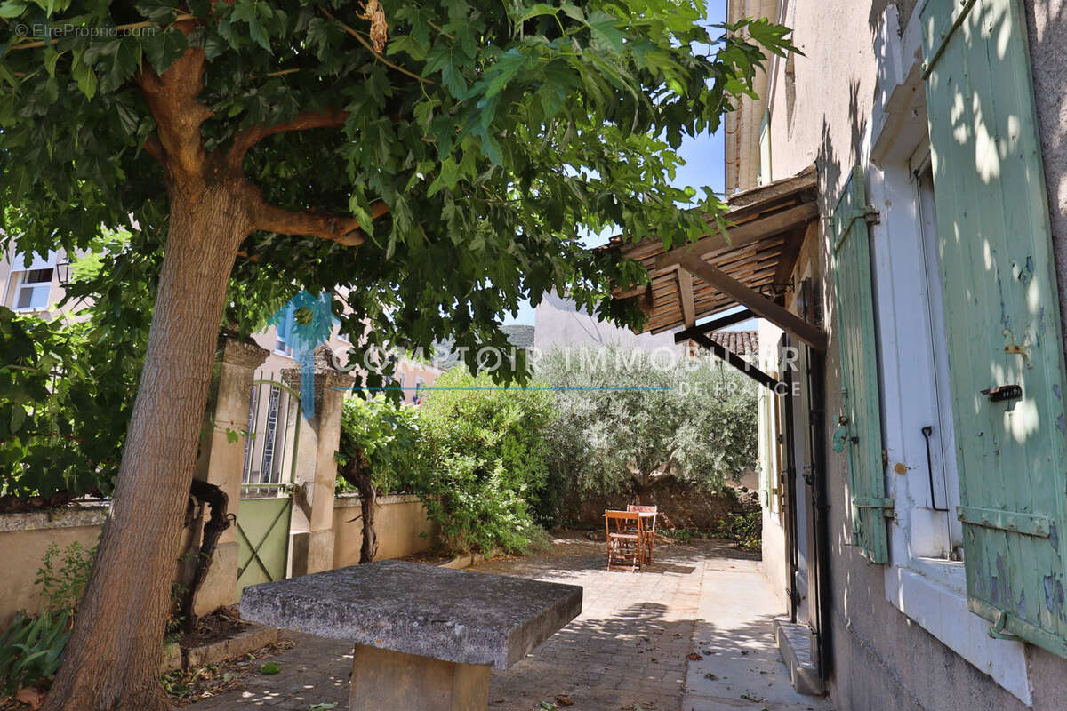 Maison à MAUBEC