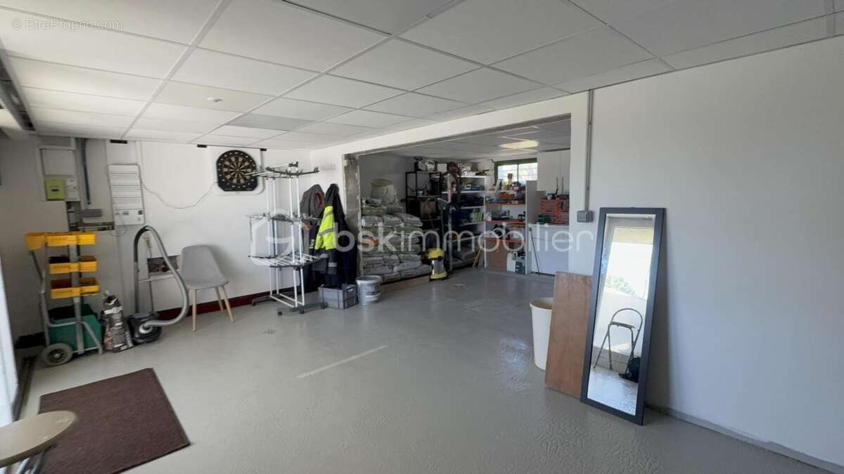 Maison rénové avec prestations de qualité – Parcelle de 1 640 m² - photo 16