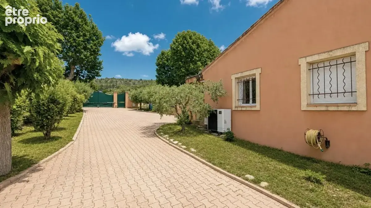 MERINDOL (84)  Maison de plain pied : 168 m² habitables / 2 gîtes / terrain de 870 m² / piscine - photo 5