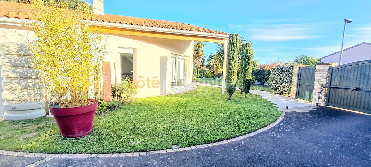 Maison à SAINT-MACAIRE-EN-MAUGES