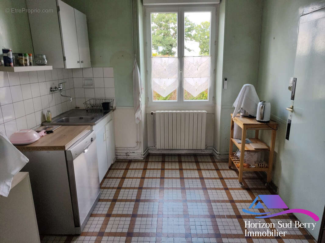 Arrière cuisine - Maison à SAINT-CHRISTOPHE-EN-BOUCHERIE