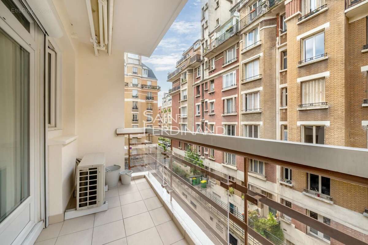 Appartement à PARIS-17E