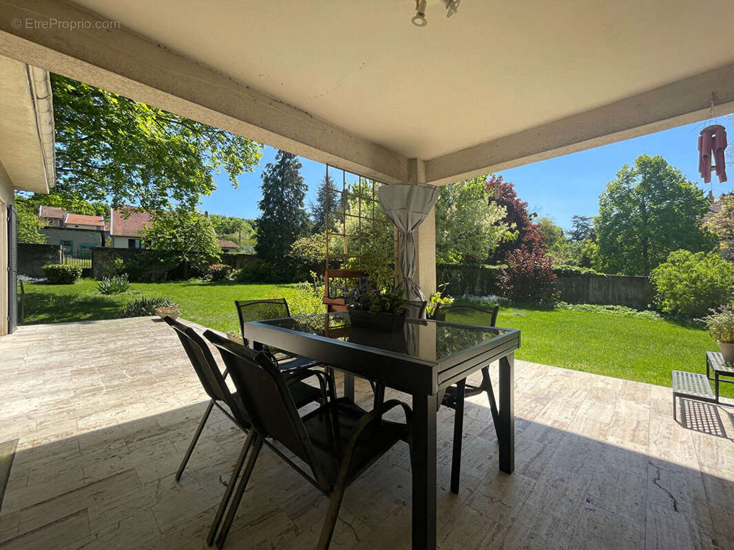Maison à JOUY-AUX-ARCHES