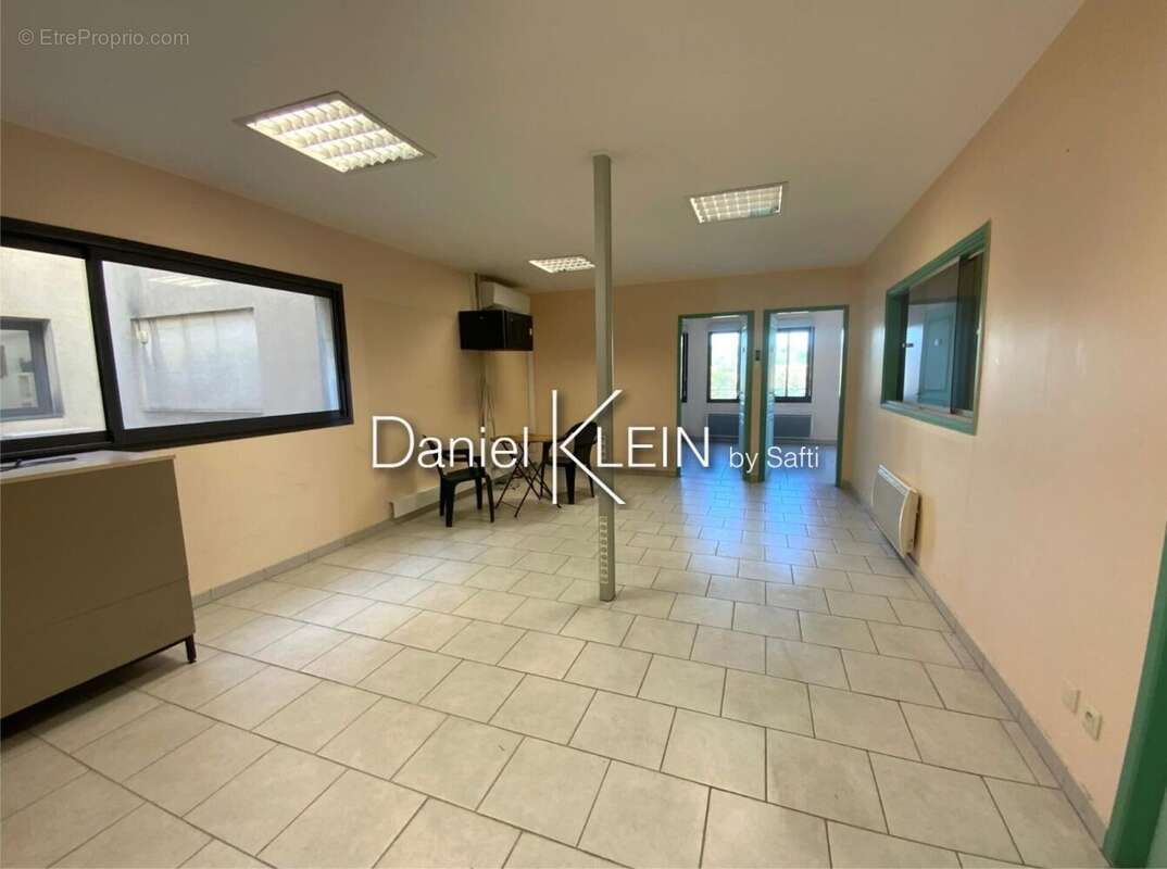 Photo 2 - Commerce à TOURRETTES