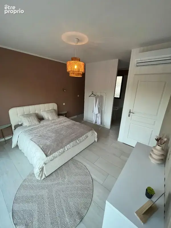 Villa avec piscine et dépendance aménagée sur 8000 m² de terrain clos et arboré. - photo 7