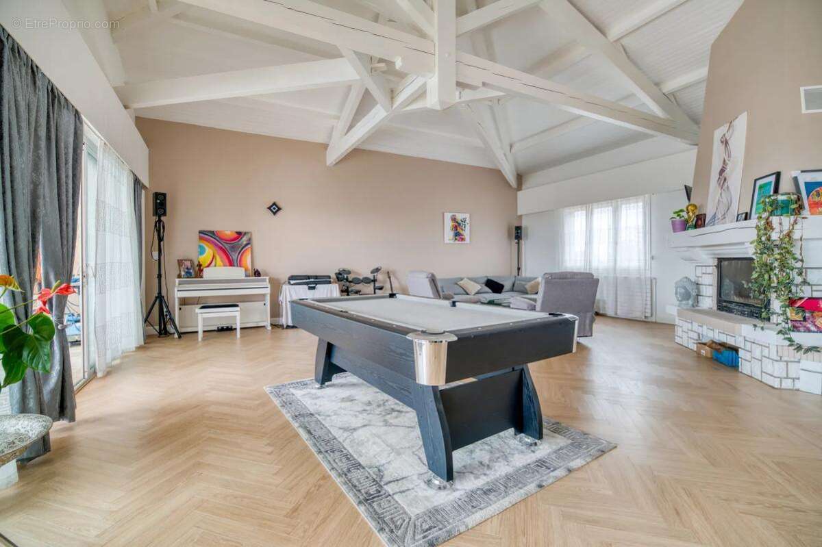 Maison de 7 pièces de 300 m² à Belberaud - photo 6