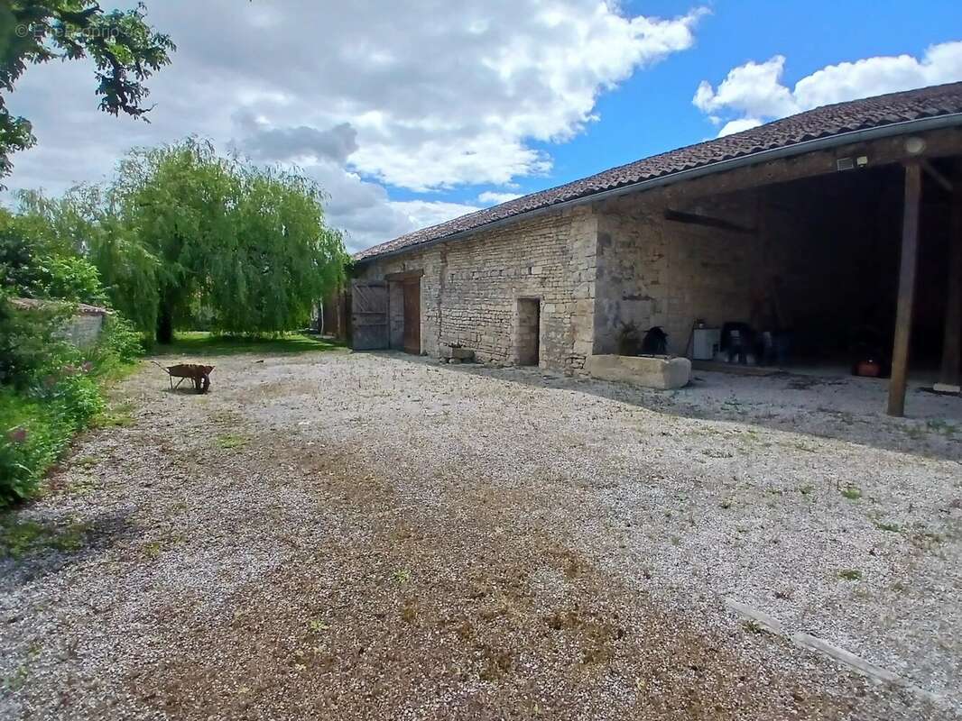 Maison à BEAUVAIS-SUR-MATHA