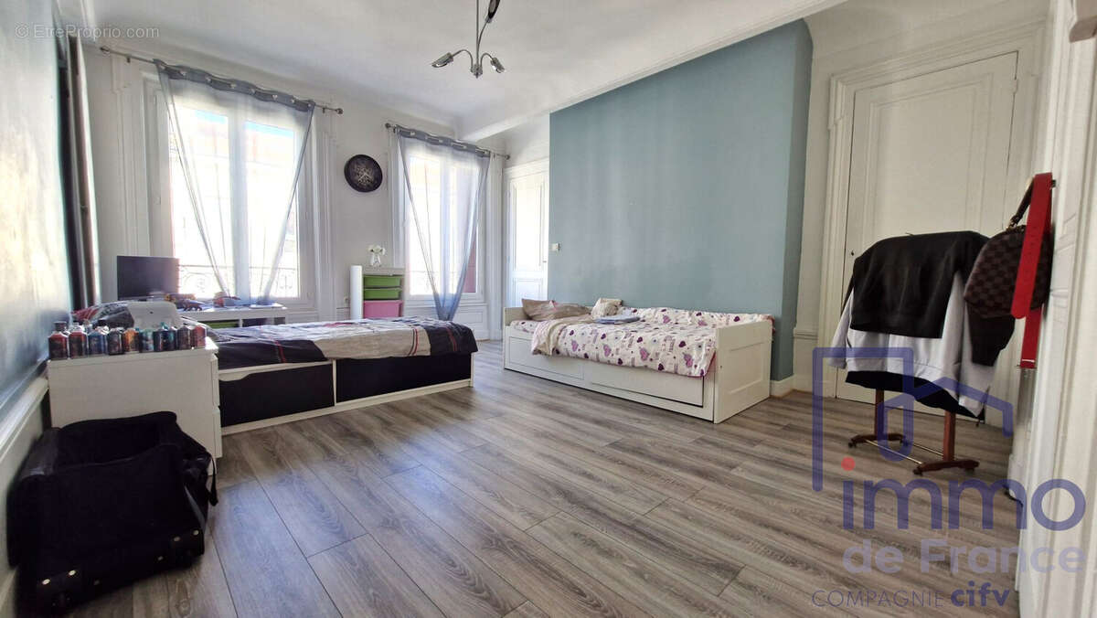 chambre  - Appartement à SAINT-ETIENNE