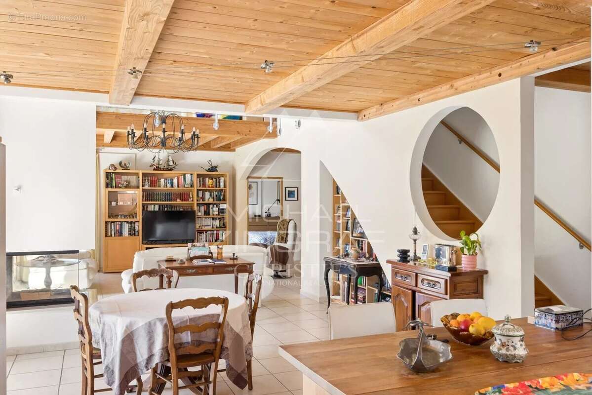Maison à MOUGINS