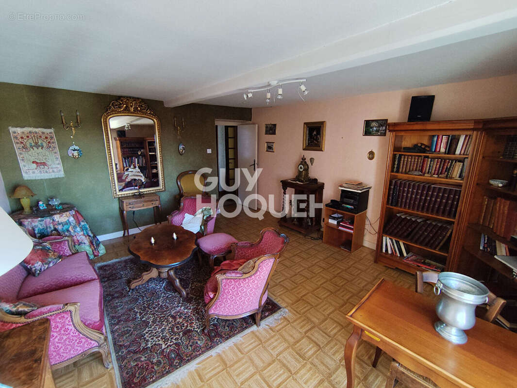 Maison à SAINT-GEORGES-EN-COUZAN