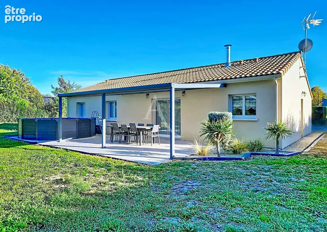 Maison de plain-pied située à st Macaire du bois. - photo 1