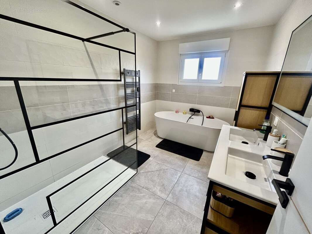 Maison à IS-SUR-TILLE