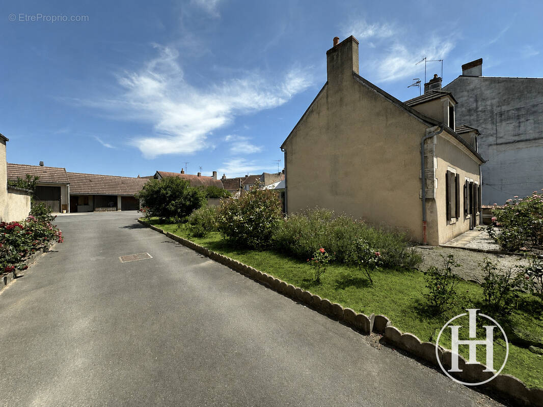 Maison à SAINT-AMAND-MONTROND