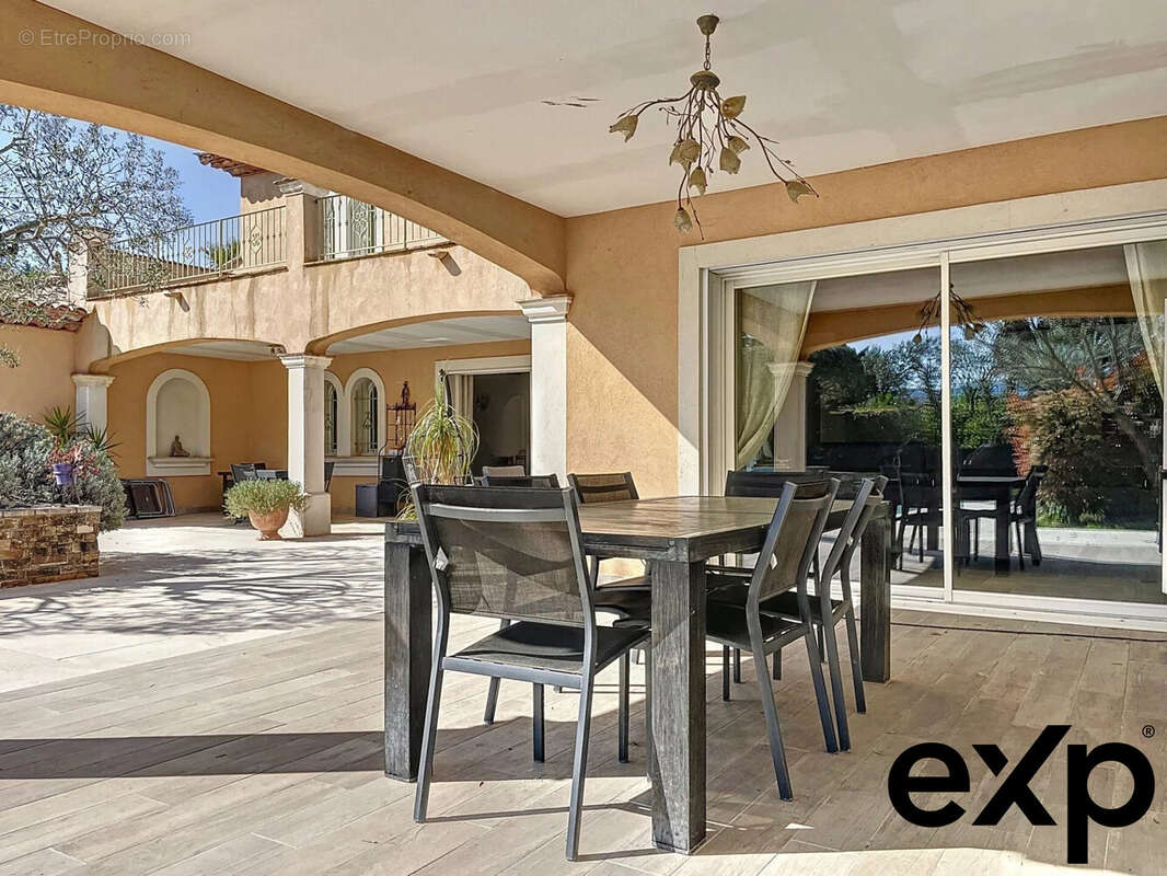 Maison à ROQUEBRUNE-SUR-ARGENS