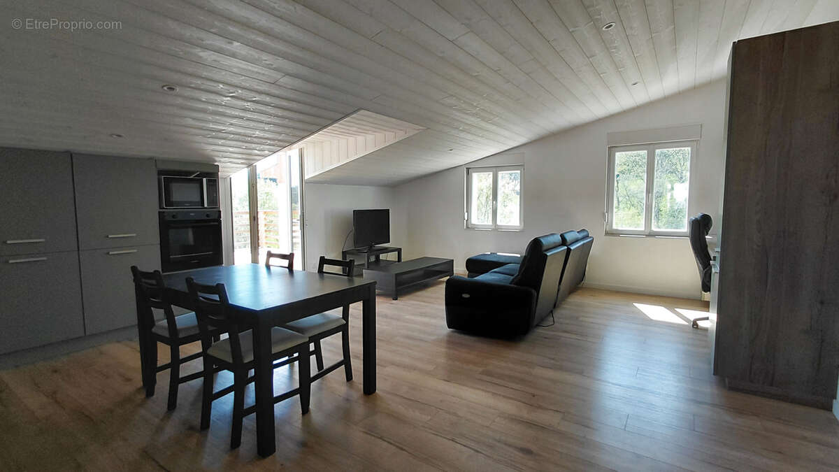 Appartement en duplex à Orchamps-Vennes - photo 7