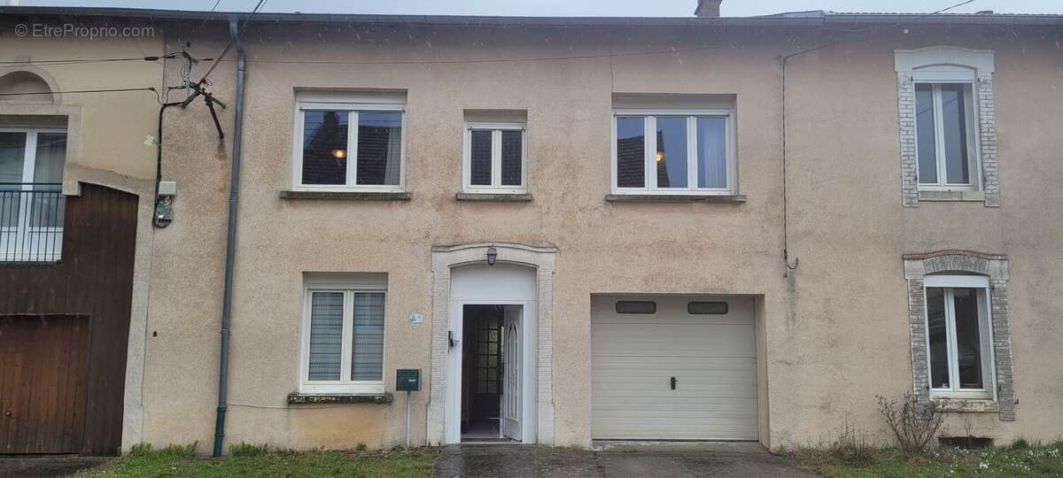 Maison à BRIN-SUR-SEILLE