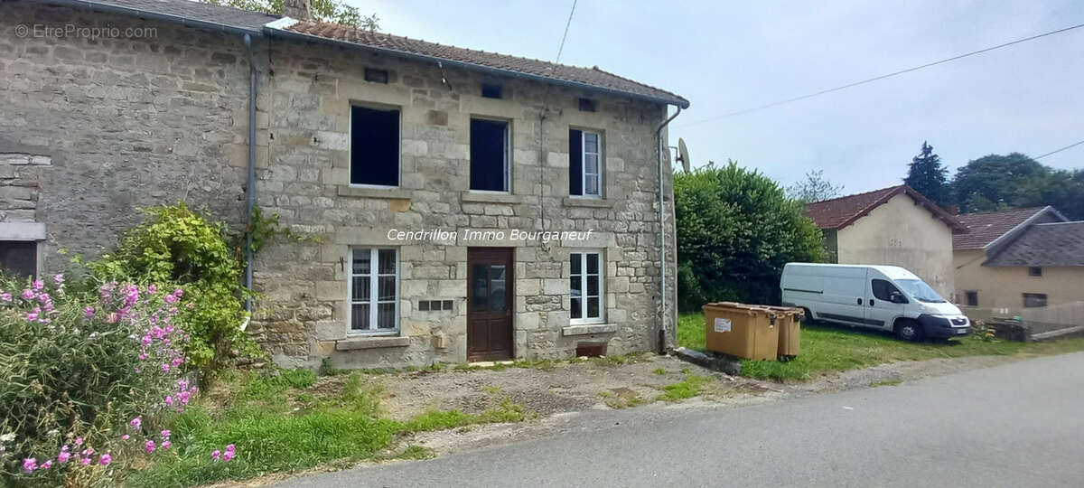 Maison à SAINT-JUNIEN-LA-BREGERE