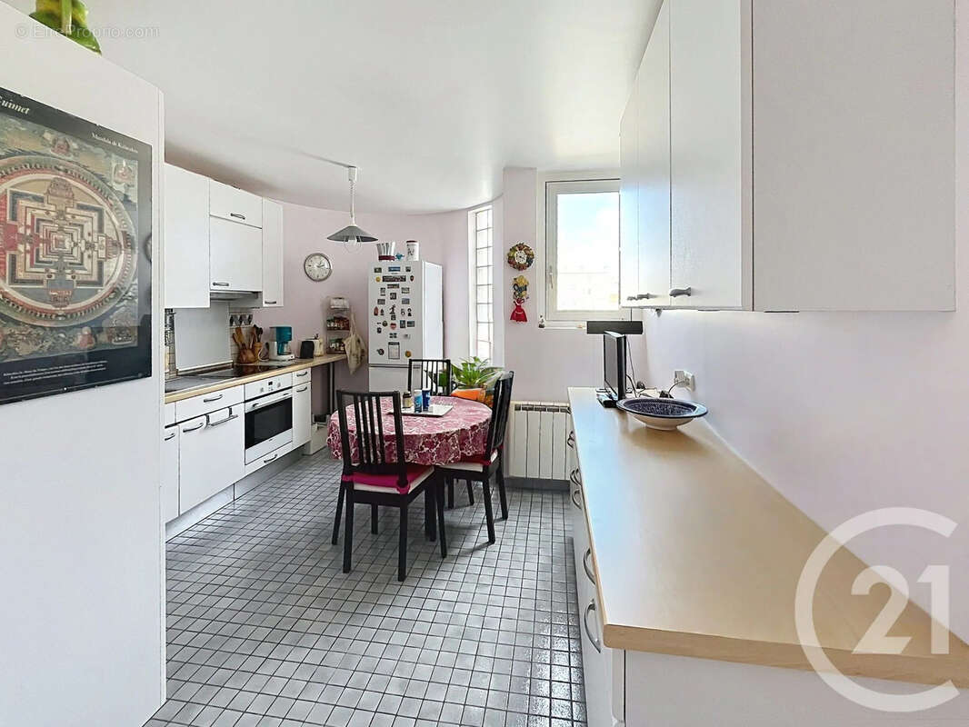 Appartement à PARIS-14E