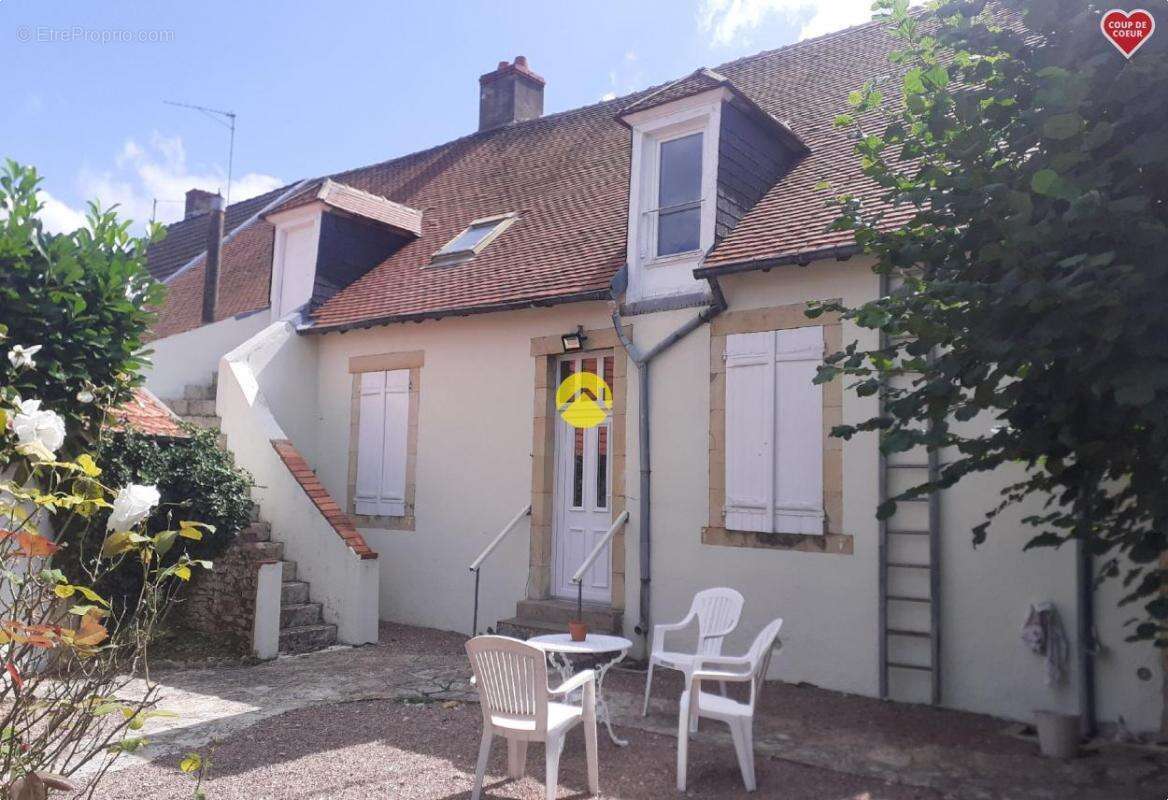 Maison à LA GUERCHE-SUR-L&#039;AUBOIS