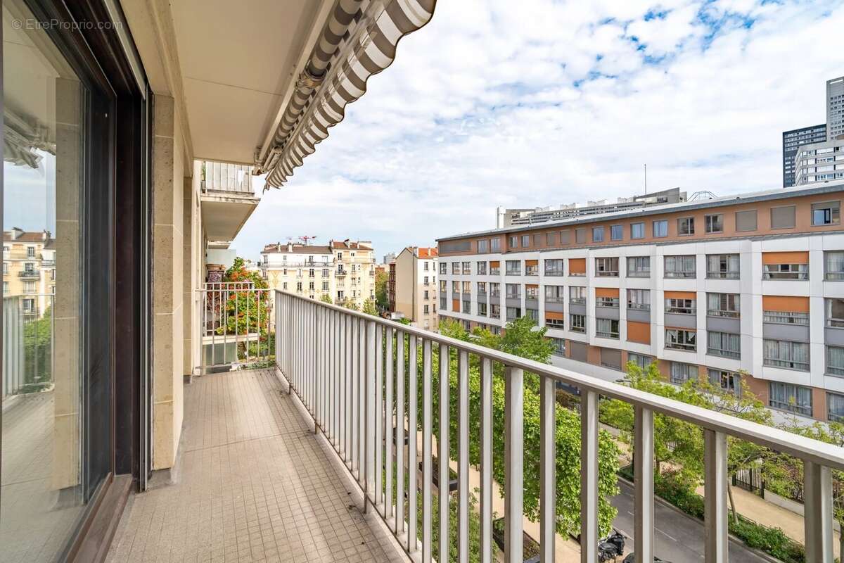 Appartement à COURBEVOIE