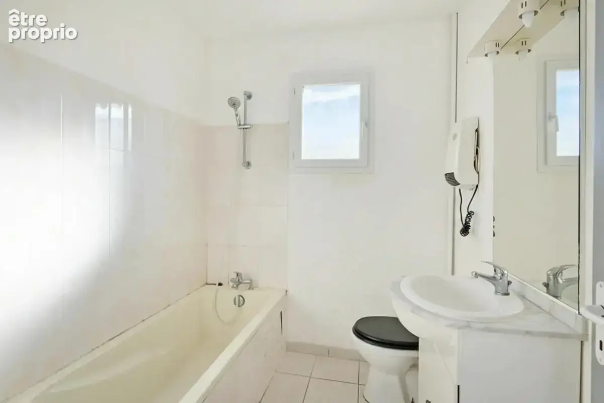 Maison lumineuse avec jardin à Saint-Julien-les-Rosiers - photo 15