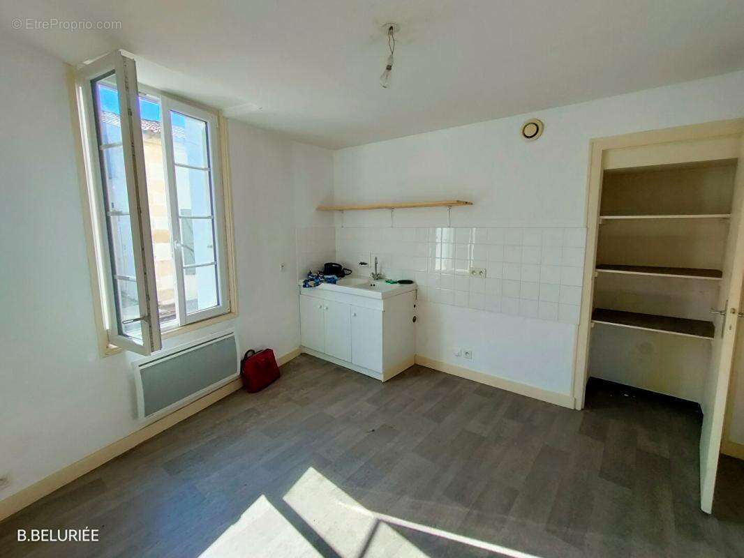 Maison à SAINT-JEAN-D'ANGELY