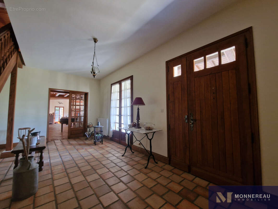 Maison à MONTMOREAU-SAINT-CYBARD