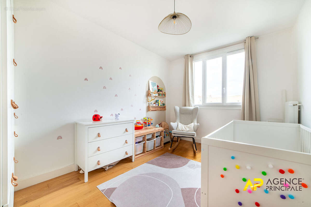Appartement à LA GARENNE-COLOMBES