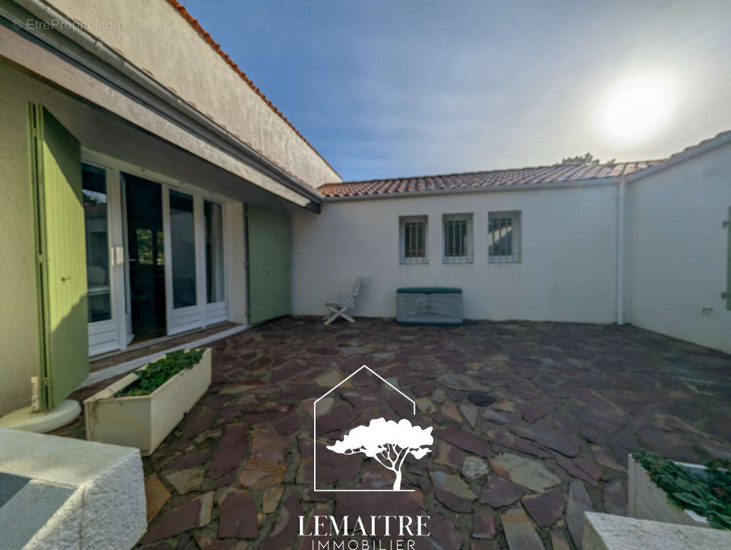 La Palmyre   Villa 212 m2 avec Piscine à 650 m de la Plage - photo 25
