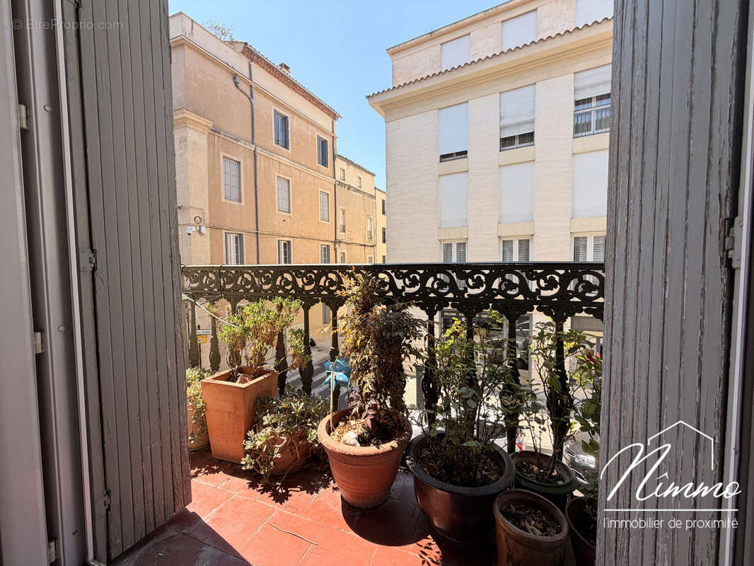 Nimes maison carre appartement t3/4 82 m2 balcon cave - photo 2