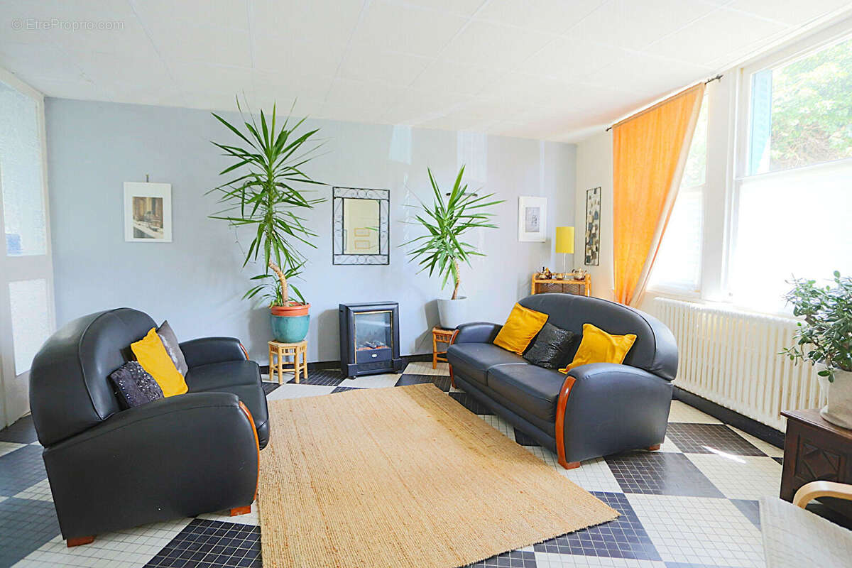 MAISON CHATEL GUYON - 11 pièce(s) - 382 m2 - photo 3