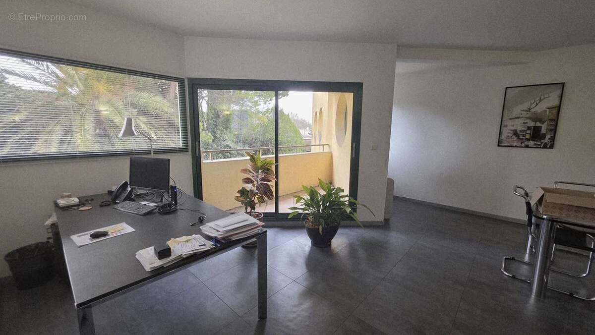 Commerce 830 m² à Avignon  - photo 6