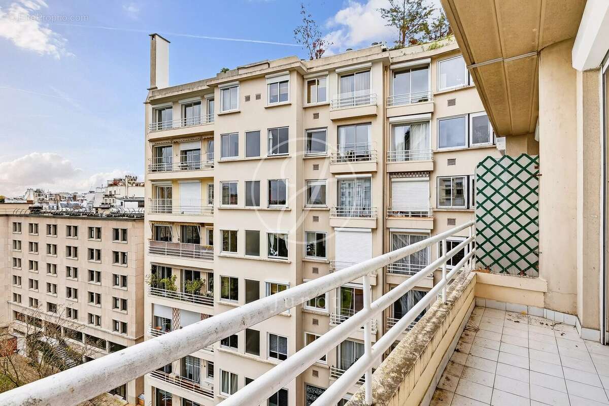 Appartement à PARIS-16E