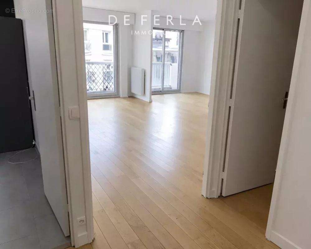 Appartement à PARIS-15E
