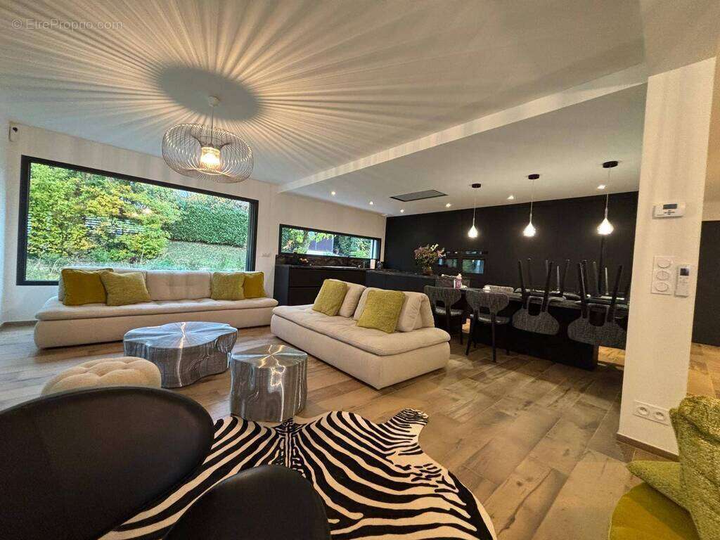 Maison à DIVONNE-LES-BAINS