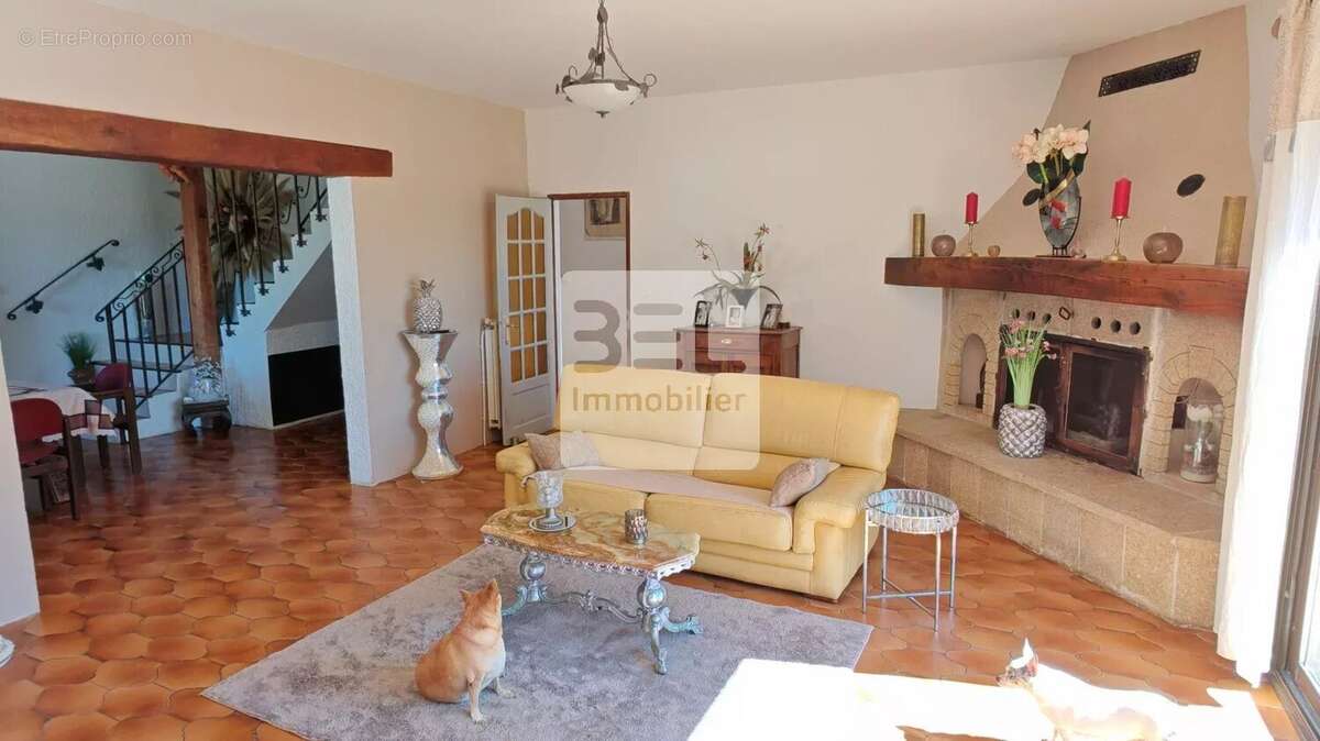 Maison à CAMARET-SUR-AIGUES