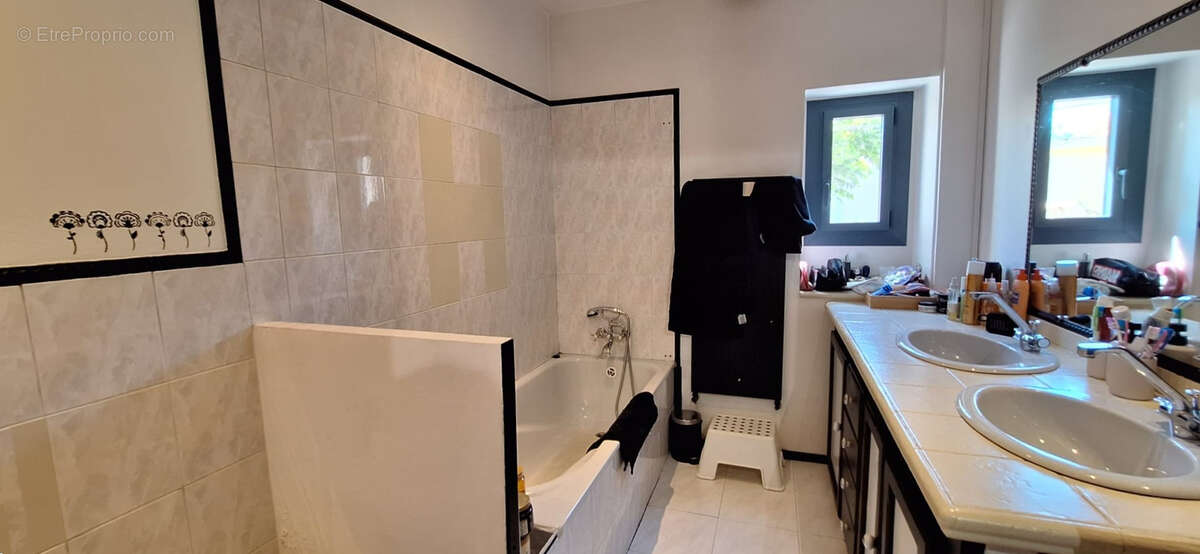 Sorgues - Maison 5 pièces avec cour - photo 8